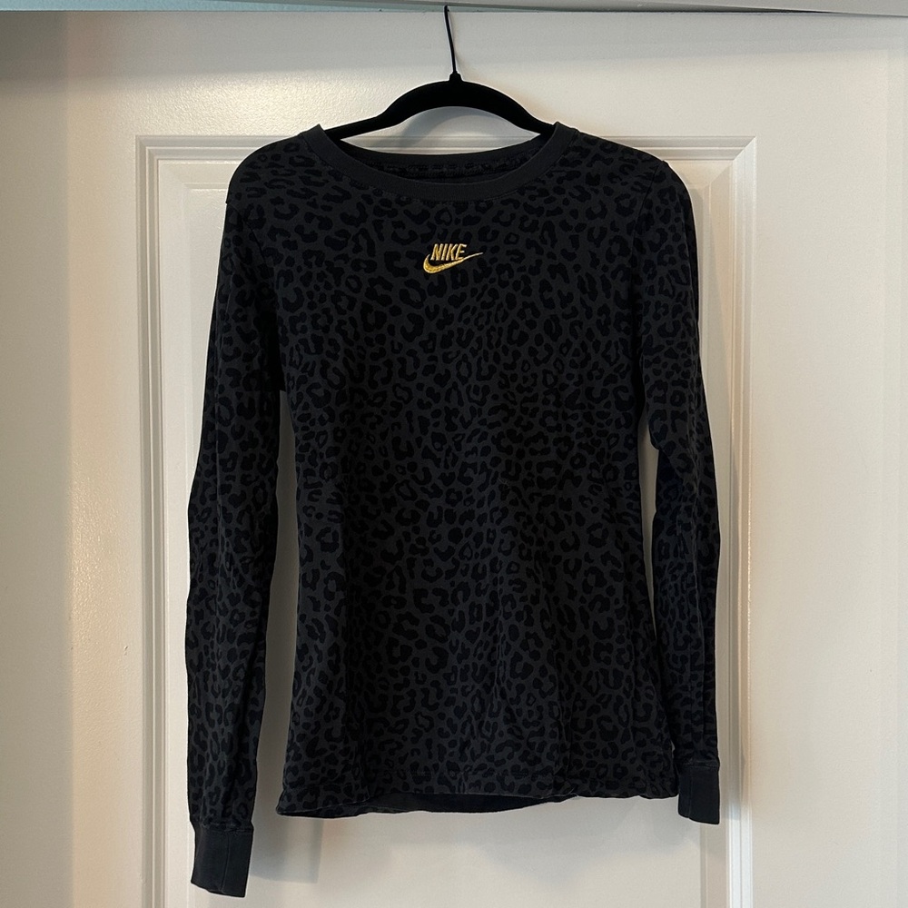 Nike Women's Black and Gold Leopard Long Sleeve Tee